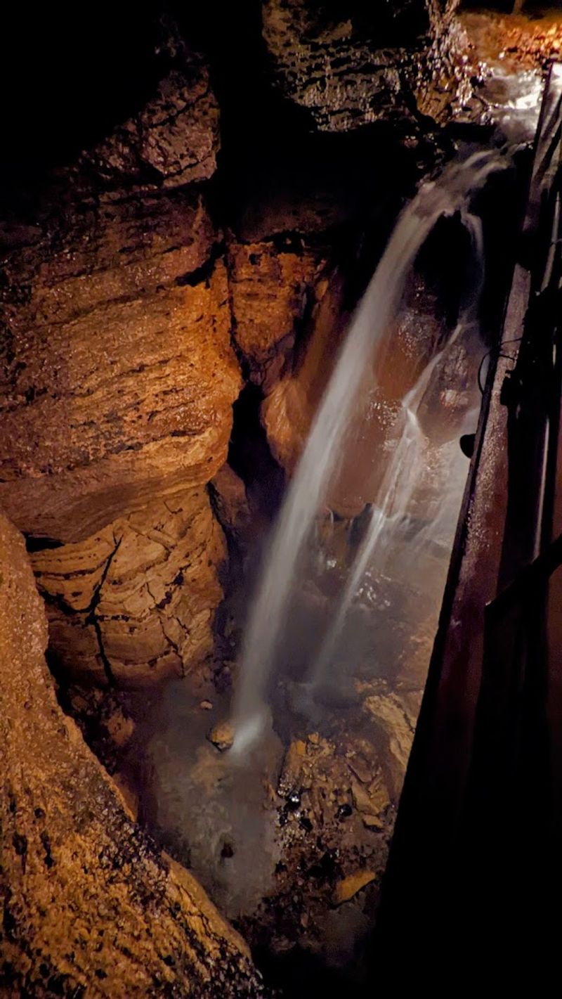Niagara Cave, Harmony