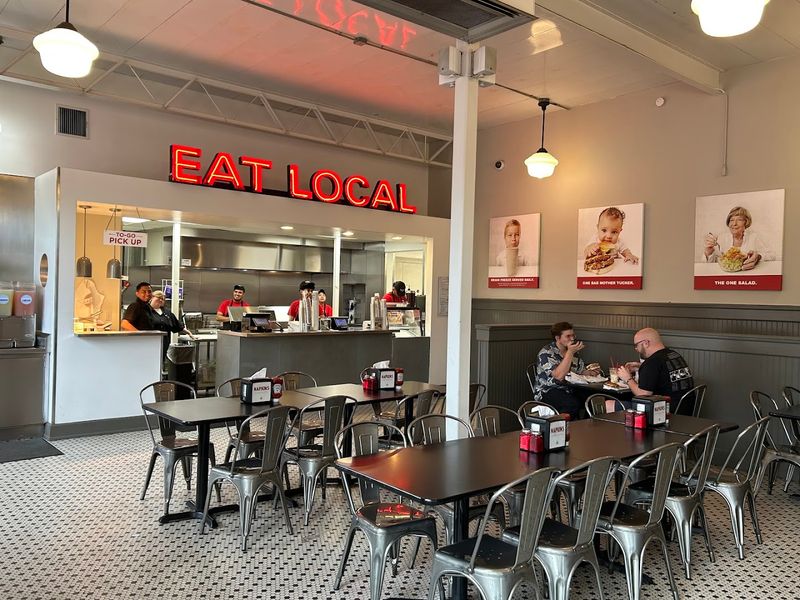 Oklahoma City: Tucker's Onion Burgers Keeps the Tradition Rolling