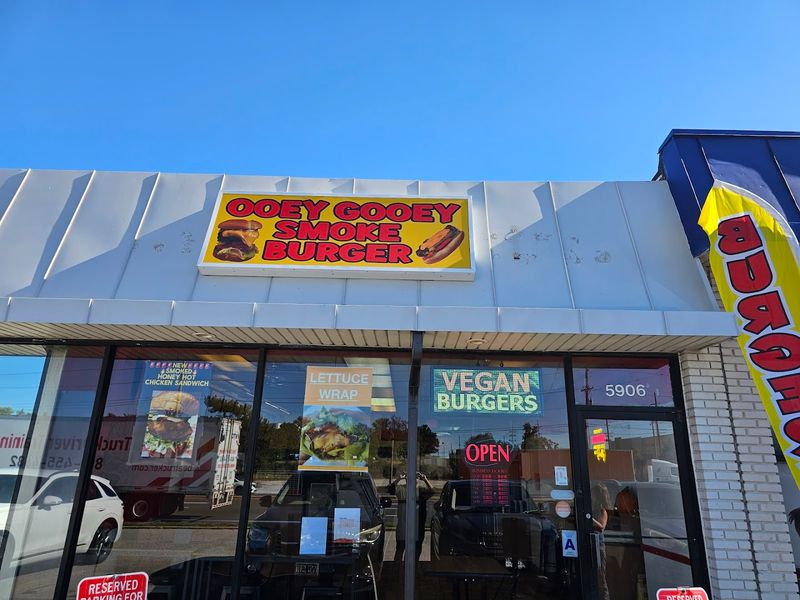 Ooey Gooey Smoke Burger (Hazelwood) Ooey Gooey Smoke Burger (Hazelwood)