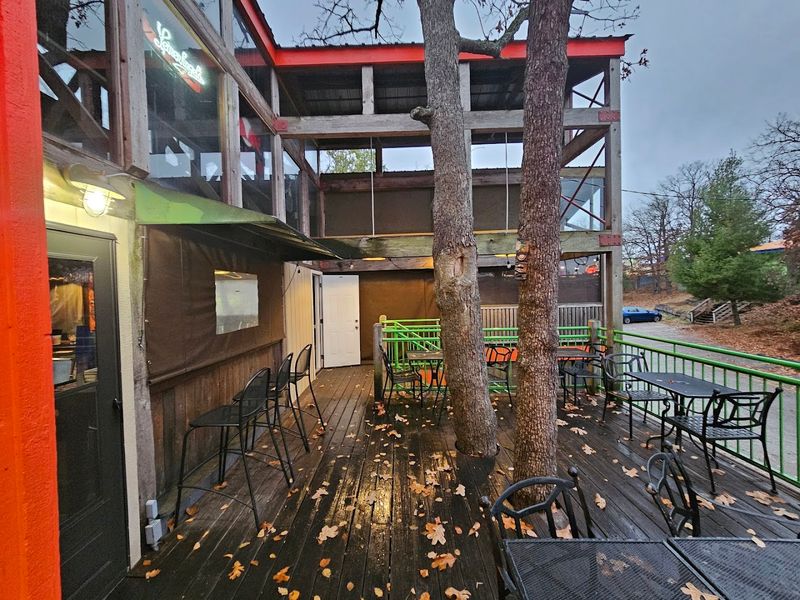 Outdoor Patio Seating With Serious Treehouse Energy