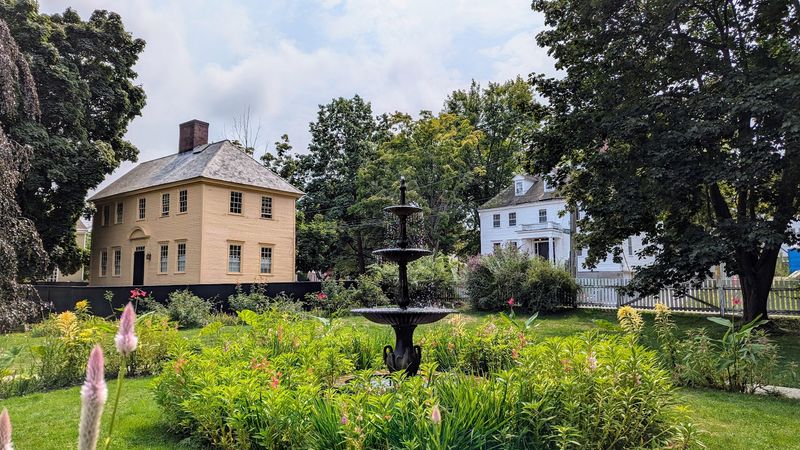 People of the Dawnland, Exploring Abenaki Culture and Presence