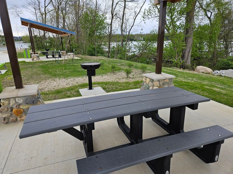 Picnic Areas and Shelters with Grills Picnic Areas and Shelters with Grills