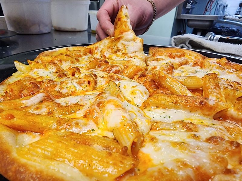 Pizza and Pasta That Punch Well Above Their Weight