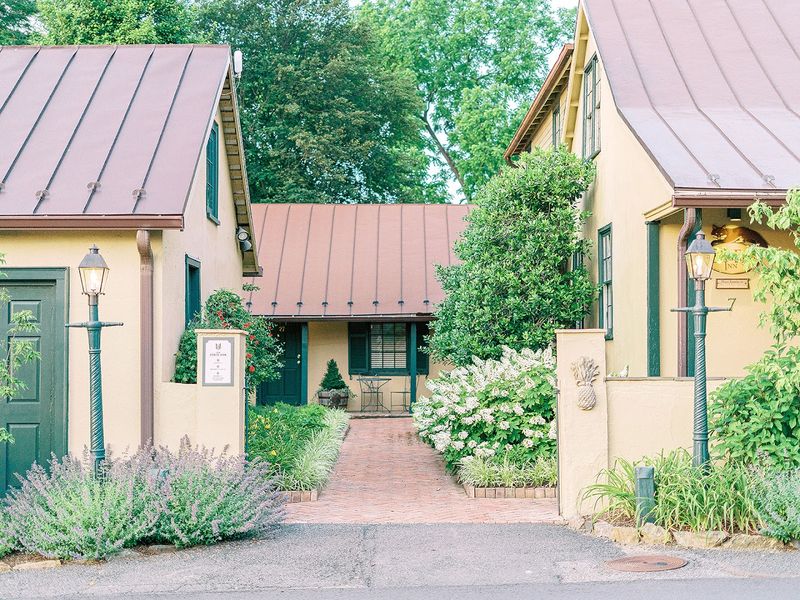Plan Your Visit to 2 East Washington Street
