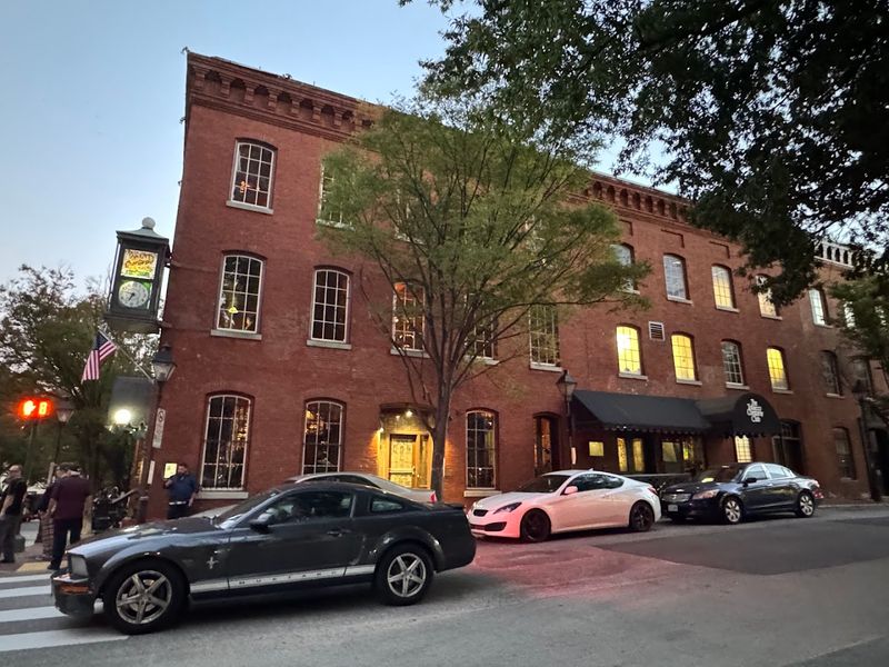 Plan Your Visit to This Richmond Landmark