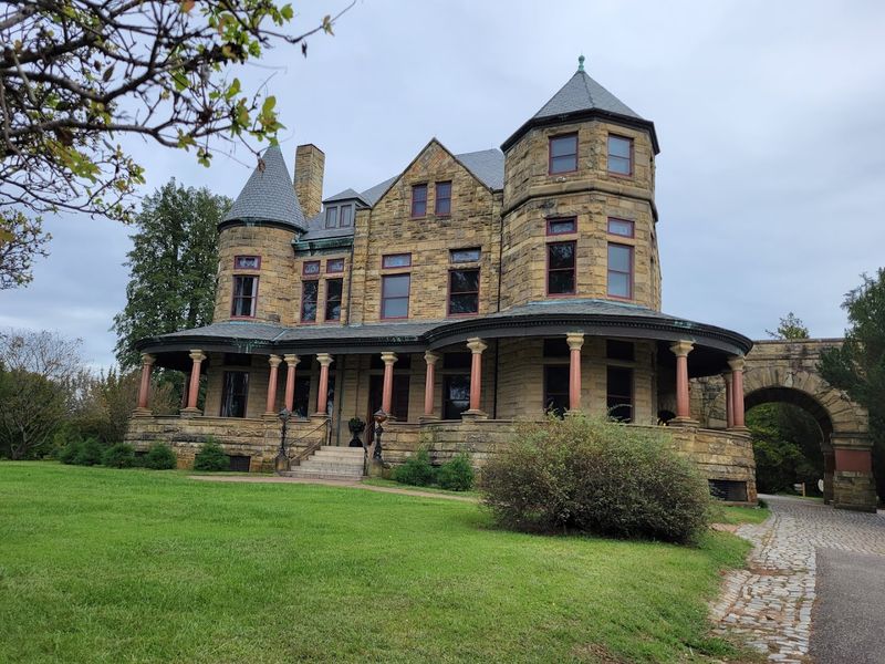 Plan Your Visit to This Unforgettable Richmond Landmark Plan Your Visit to This Unforgettable Richmond Landmark