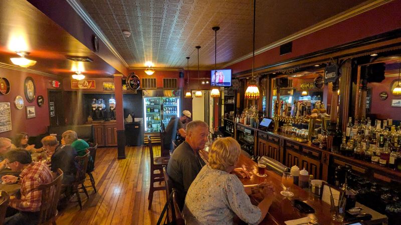 Point Phillips Hotel Tavern And Smokehouse