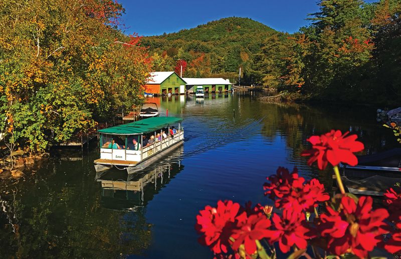 Pontoon Boats, Mountain Views and Pure New Hampshire Magic Pontoon Boats, Mountain Views and Pure New Hampshire Magic