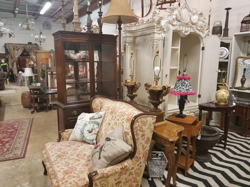 Red Rooster Antique & Design Center 