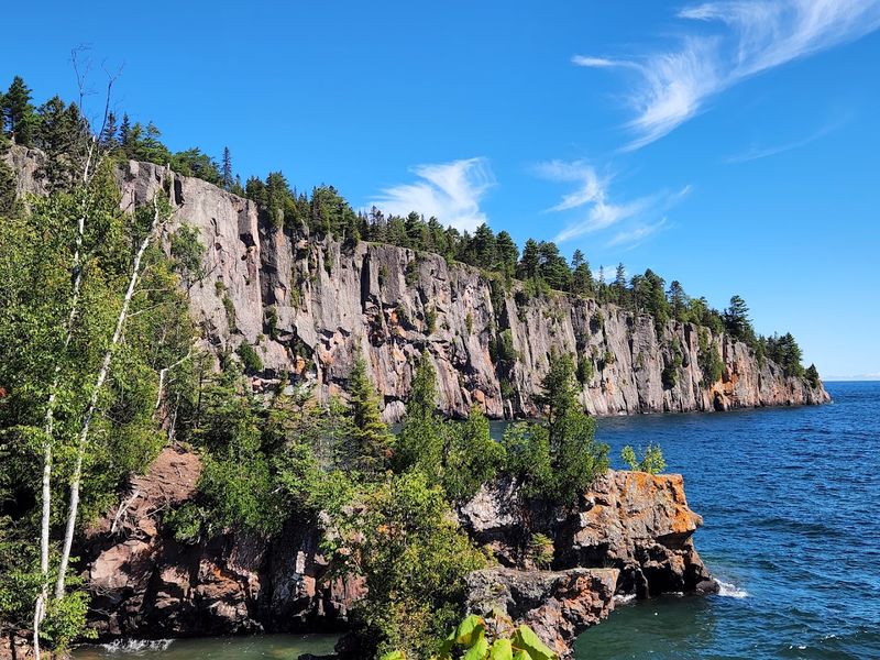 Rock Climbing on the Dramatic North Shore Cliffs Rock Climbing on the Dramatic North Shore Cliffs