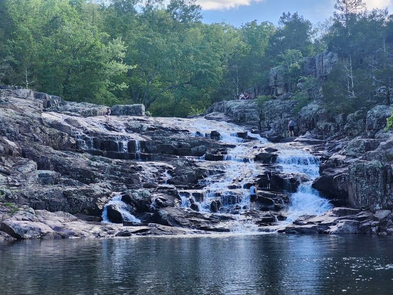 Rocky Falls, Shannon County