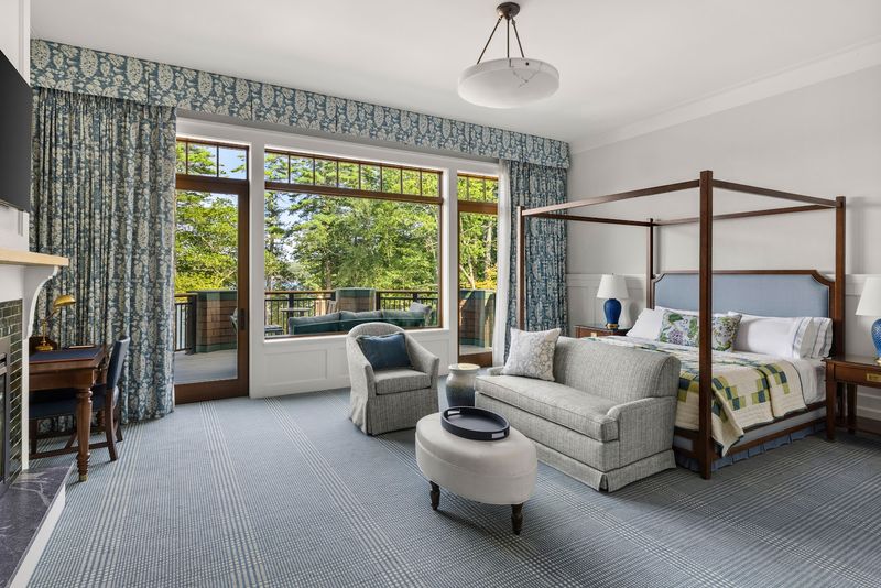 Rooms With Balconies and Lake Views That Will Ruin You for Ordinary Hotels