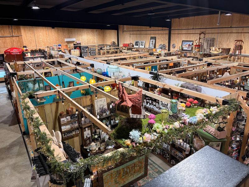 Route 11 Antique Mall 