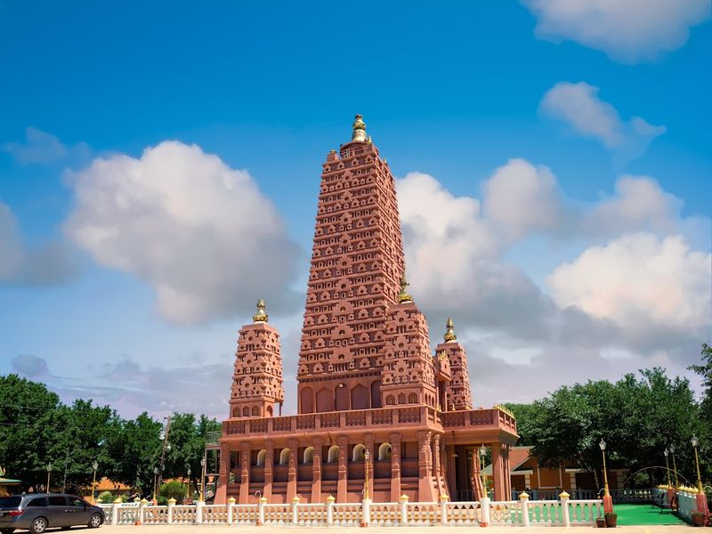 Sacred Relics and the Dhammayut Lineage Sacred Relics and the Dhammayut Lineage