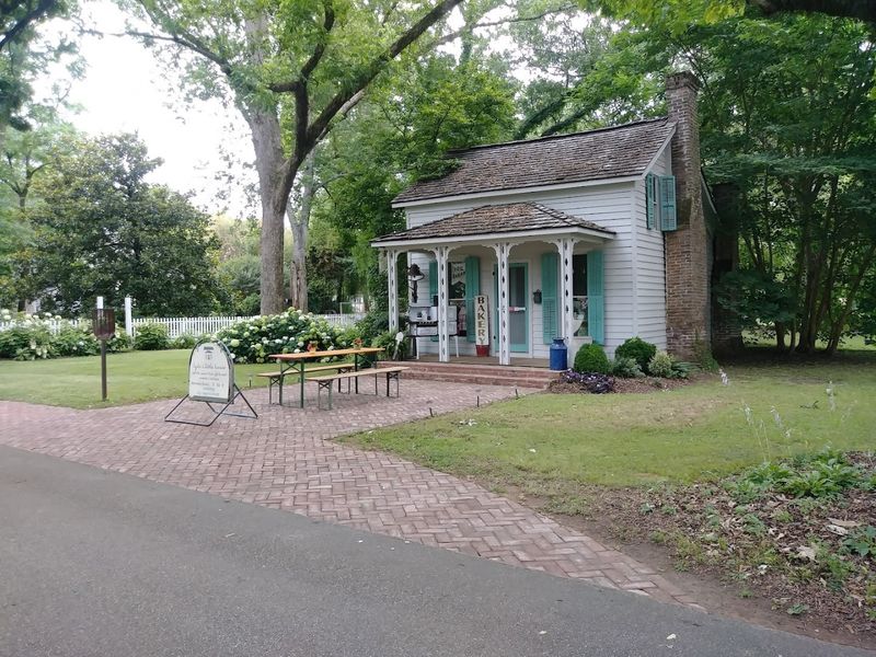 Self-Guided Walking Tours Make Exploring Easy and Relaxing