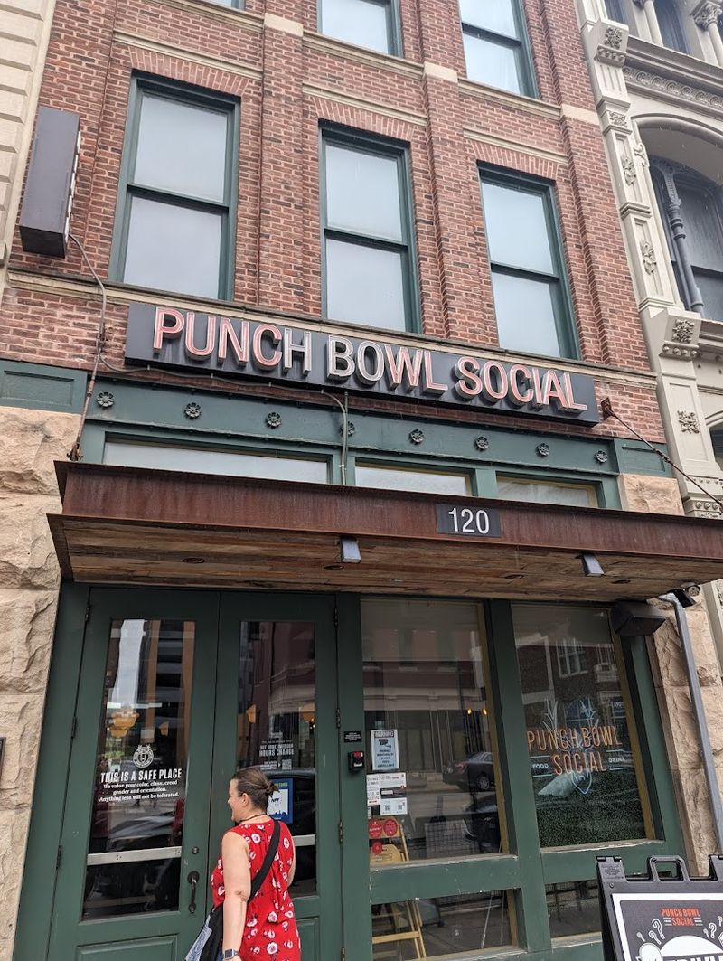 Perfect Downtown Location Near Indianapolis Landmarks