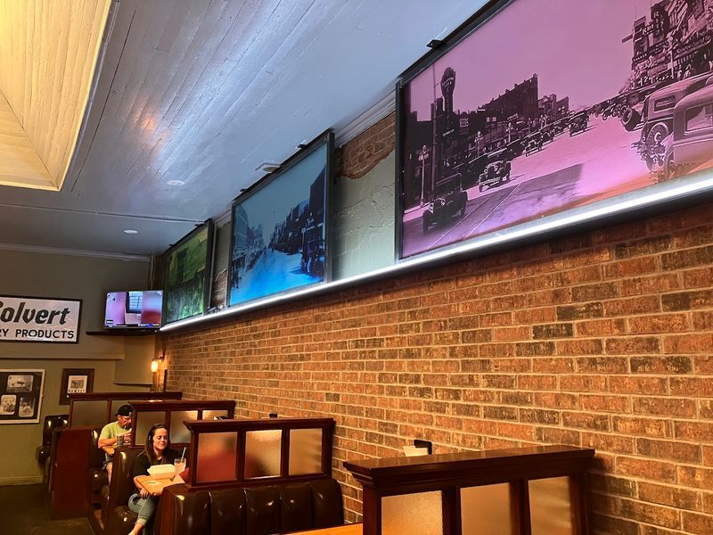 Service at Cafe Alley Sets the Standard