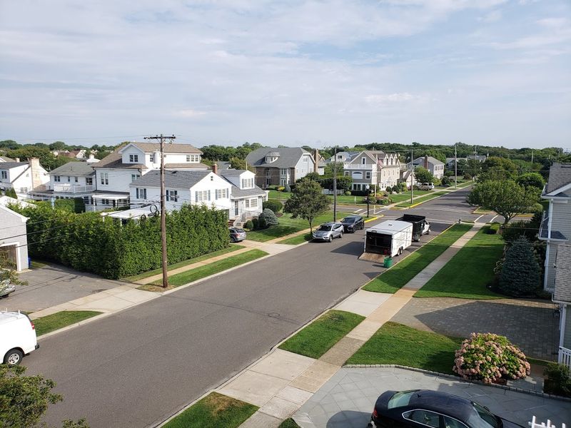 Small-Town Charm That You Can Actually Feel Walking Down the Street