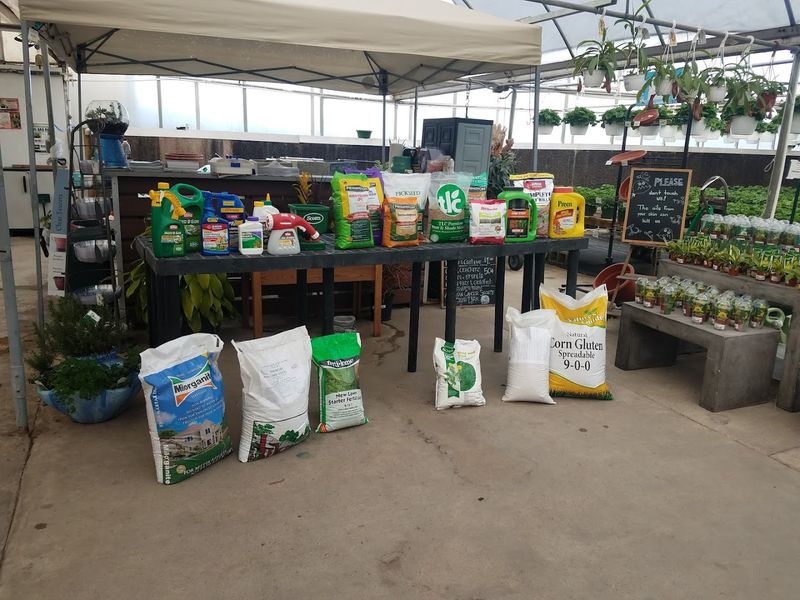 Soils, Amendments, and Supplies That Serious Gardeners Swear By Soils, Amendments, and Supplies That Serious Gardeners Swear By