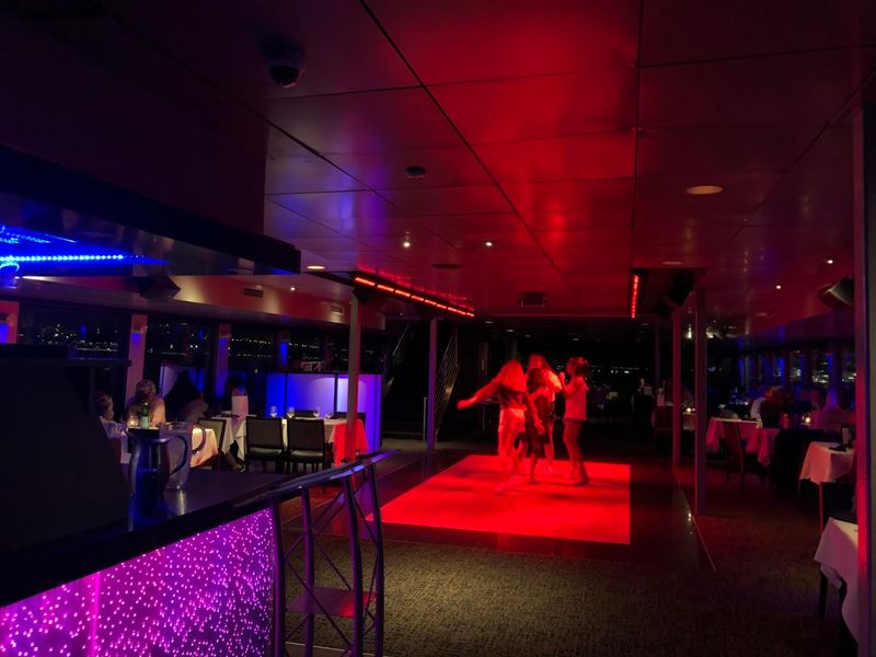 Spacious Outdoor Lounge and Sky Deck Experience