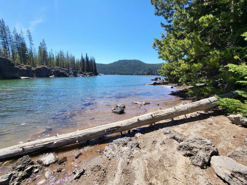 Sparks Lake: The Perfect Picnic Destination