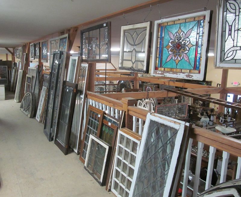 Stained Glass Windows That Paint Rooms in Rainbow Light Stained Glass Windows That Paint Rooms in Rainbow Light