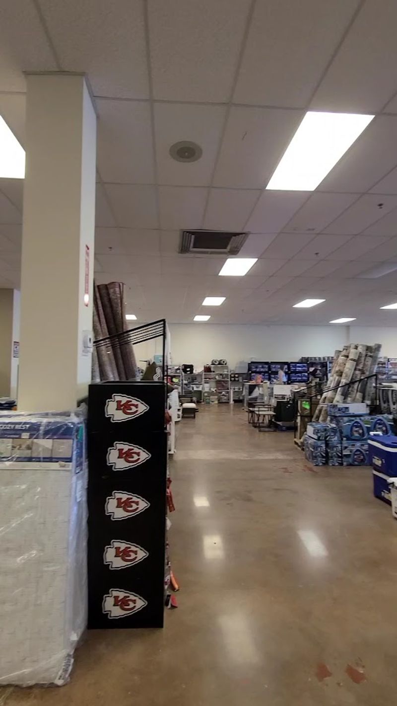 Store Hours and the Best Times to Visit