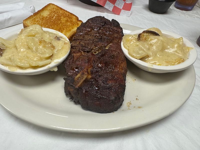Strawberry's BBQ in Holcomb Guards Its Seasoning Like a Secret