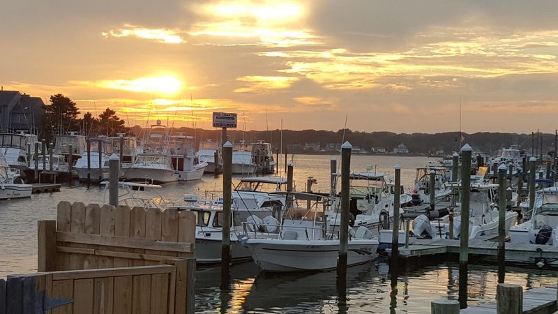 Sunset Landing and the Seafood That Keeps People Coming Back