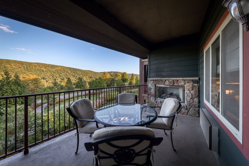 Sweeping Mountain Views From Every Angle