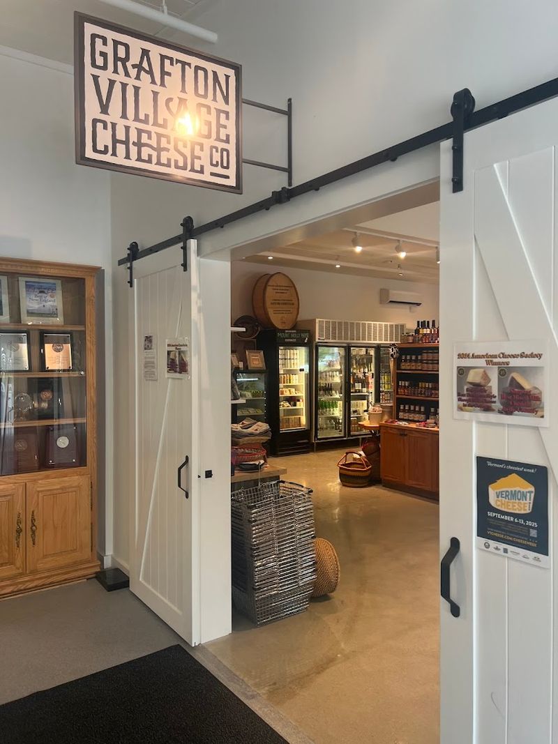 Tasting the Famous Cheddar at Grafton Village Cheese Company