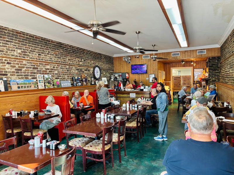 The Atmosphere That Chain Restaurants Can Never Copy The Atmosphere That Chain Restaurants Can Never Copy