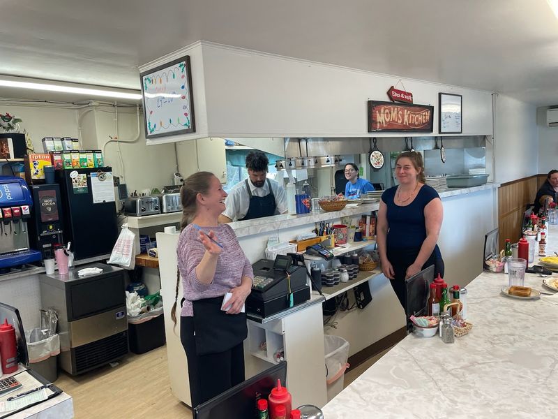 The Atmosphere That Regulars Come Back For