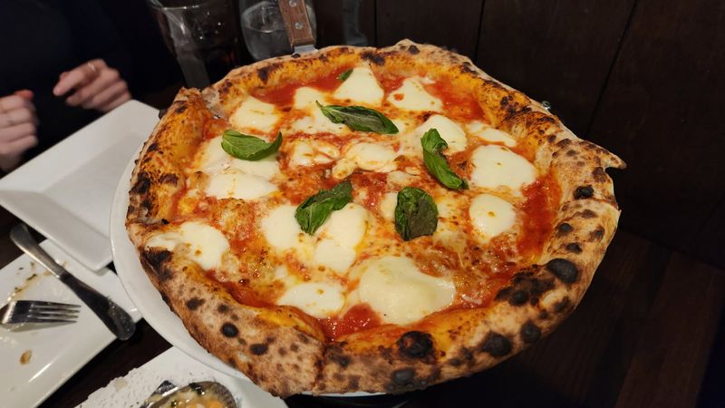 The Brick Oven Pizza That Keeps People Coming Back
