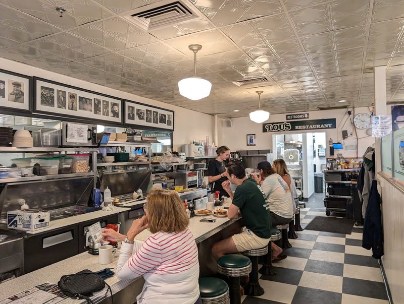The Classic Diner Atmosphere That Never Gets Old