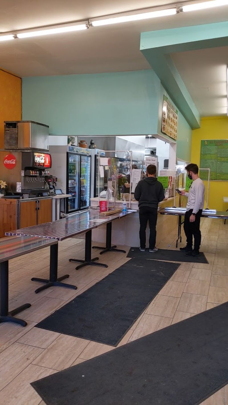 The Counter Setup That Keeps Things Moving