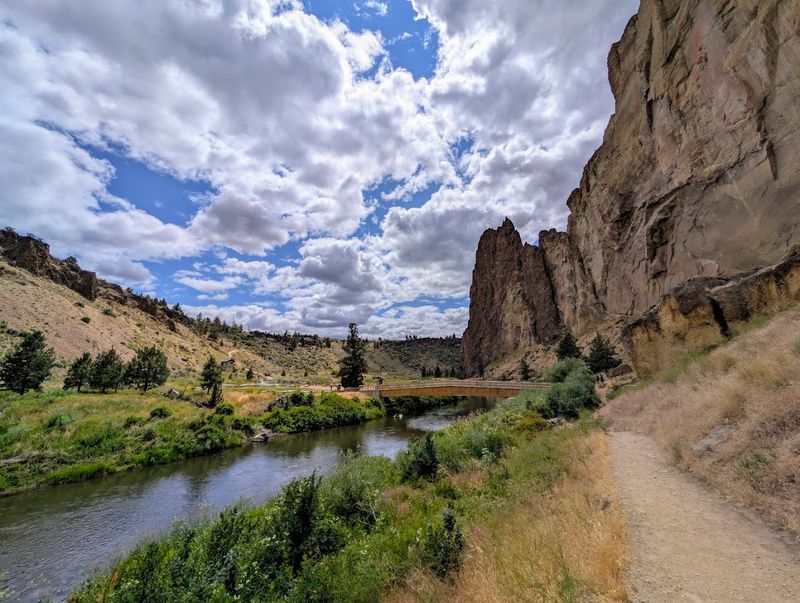 The Crooked River Walk That Feels Surprisingly Peaceful