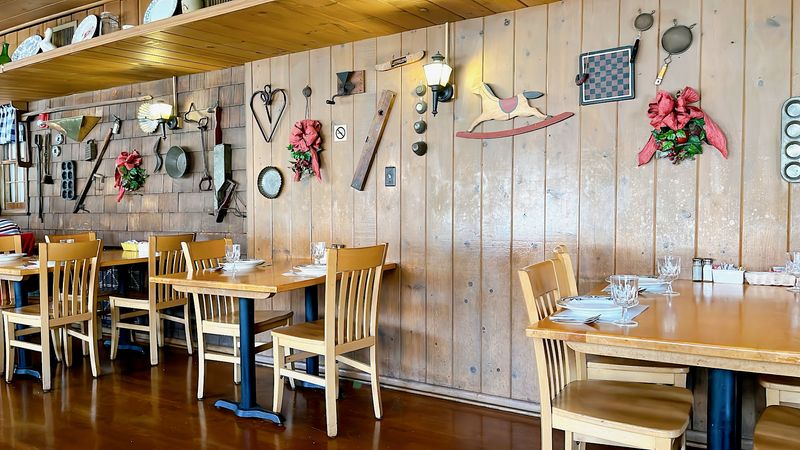 The Dining Room That Keeps You Present