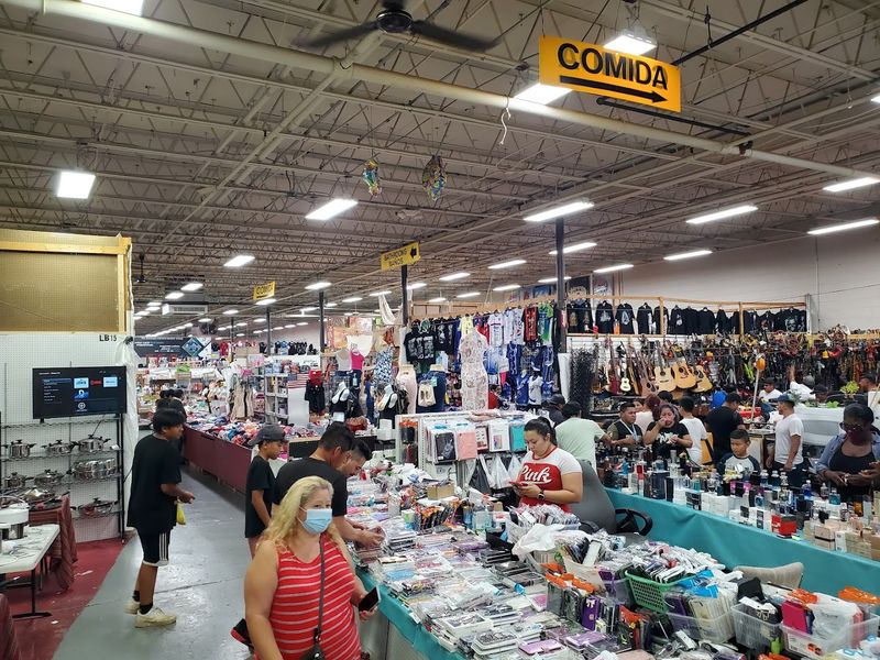 The Food Court and Vendors That Keep You Fueled for the Full Experience