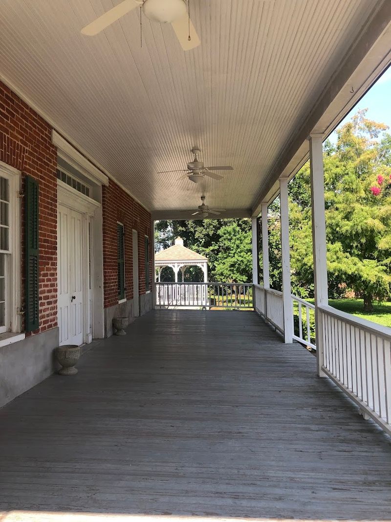 The Ghost on the Front Porch That Nobody Can Fully Explain The Ghost on the Front Porch That Nobody Can Fully Explain
