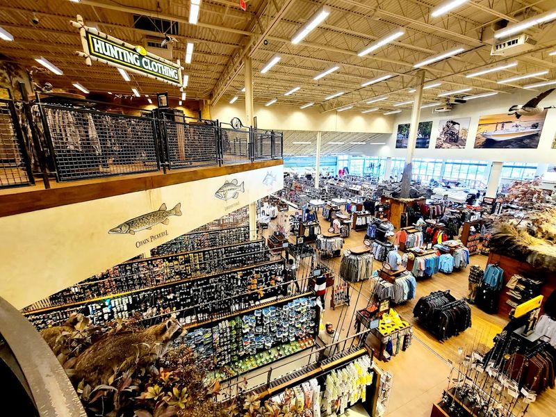 The Immersive Outdoor Shopping Experience