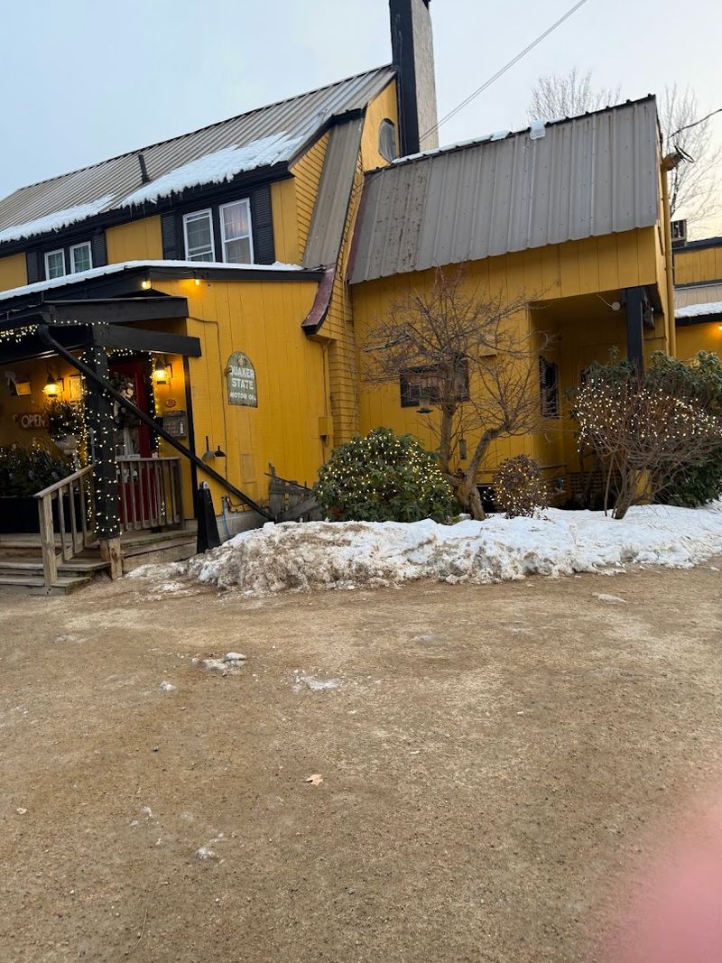 The Ivy-Clad Exterior That Stops Traffic on White Mountain Highway