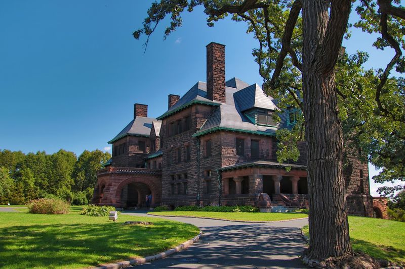 The James J. Hill House Is the Crown Jewel of the Whole Street The James J. Hill House Is the Crown Jewel of the Whole Street