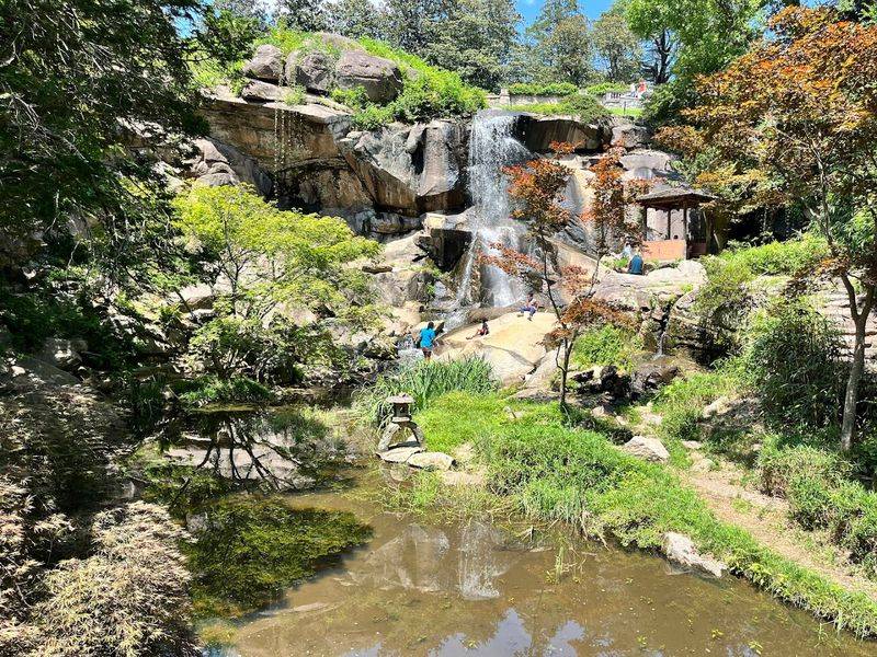 The Japanese Garden That Stops People in Their Tracks The Japanese Garden That Stops People in Their Tracks