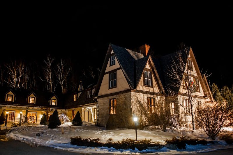 The Notchland Inn, Hart's Location