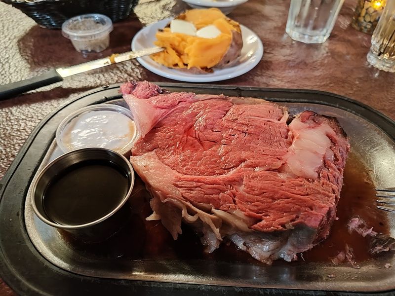 The Prime Rib That People Drive Miles to Eat The Prime Rib That People Drive Miles to Eat
