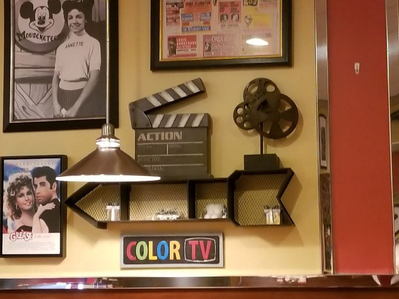 The Retro Decor Details That Make Every Corner Instagram-Worthy