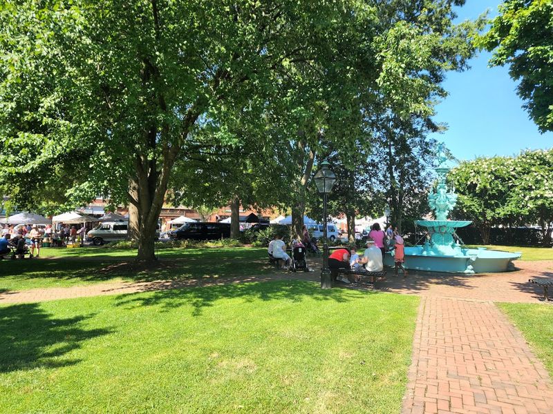 The Saturday Farmers and Artisans Market at Fountain Park