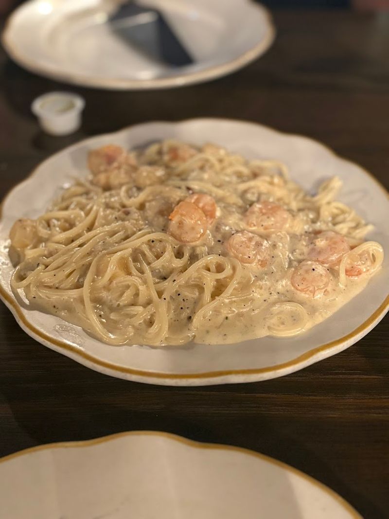 The Seafood Alfredo That Keeps People Coming Back