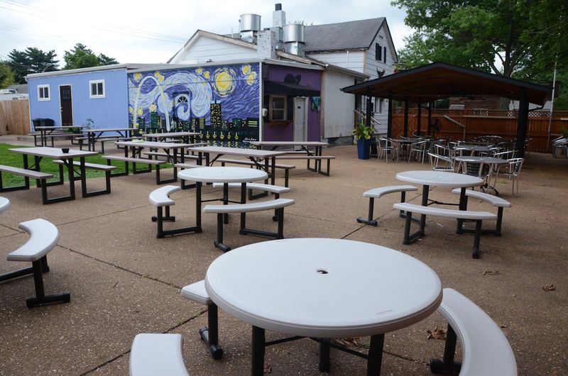 The Stellar Hog in Holly Hills Serves a Platter Worth the Hunt